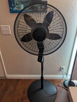 Lasko 18" Cyclone Pedestal Fan (Model 1843) - Works Great