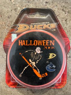Anaheim Ducks Halloween 2008 Official Commemorative Hockey Puck