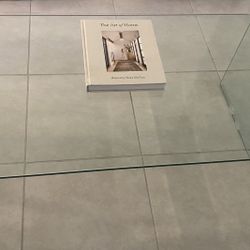 Modern Glass Coffee Table – Minimalist & Sleek