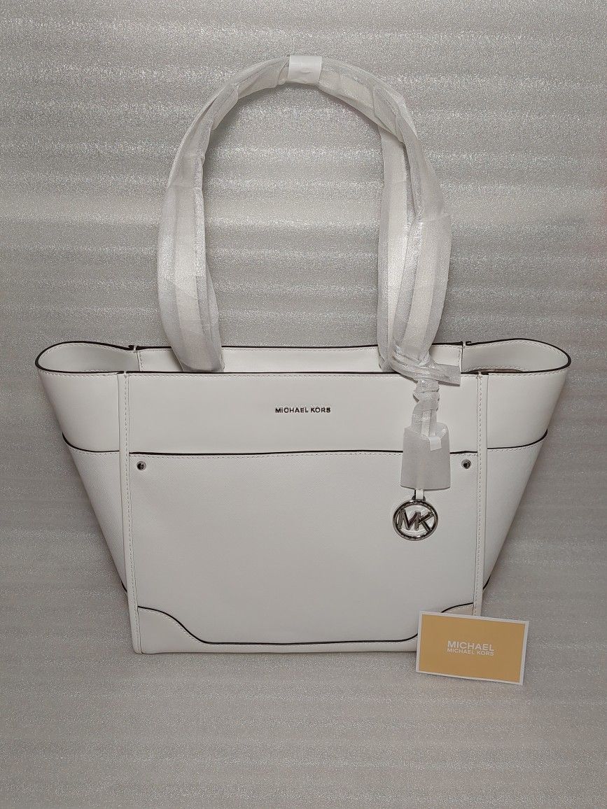 Michael Kors Designer Purse Shoulder Handbag. White. Brand New With Tags. Retail $400. Beautiful Women's Bag