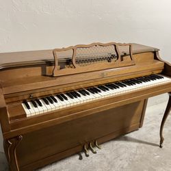 Upright Piano Selling For Cheap