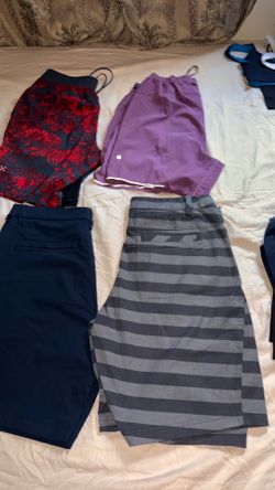 Lululemon sizes L $29.99 each cada uno