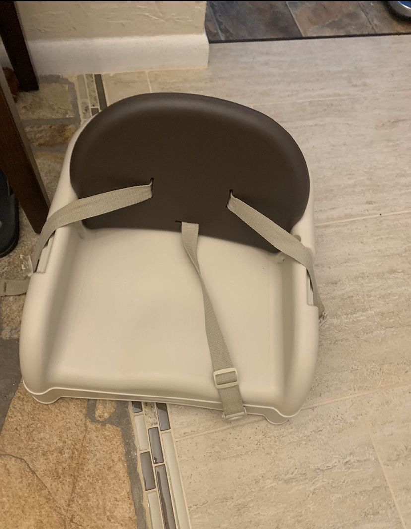 Toddler booster seat for dining room