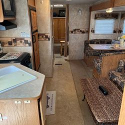 KEYSTONE RV HICKORY WOOD QUEEN 4 BUNK BEDS SLEEPS 10
