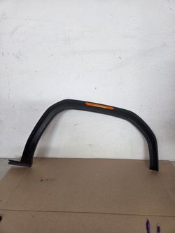 2023-2026 GMC CANYON  Front Fender Flare Molding Right Passenger OEM