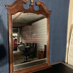 Antique dresser mirror (DELIVERY AVAILABLE)