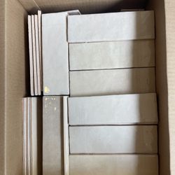 Bedrosians Cloé 2.5" x 8" Glossy Ceramic Tile in Creme