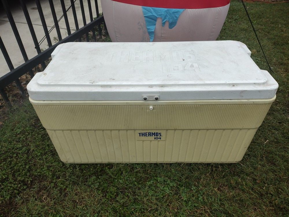 Ice Chest Cooler 104 Quart BIG for Sale in San Antonio TX OfferUp