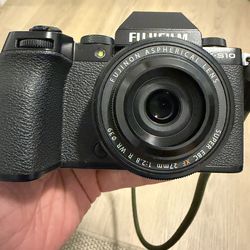 Fujifilm X-S10 + 18-55mm + 27mm Fujinon Lens Kit
