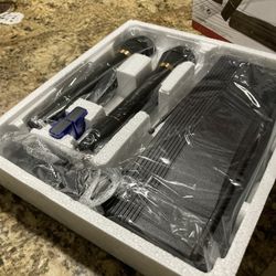 Dynamic Wireless microphone set  2 microphones included !  Compatible with any speaker system that has mic input - Brand New in box 