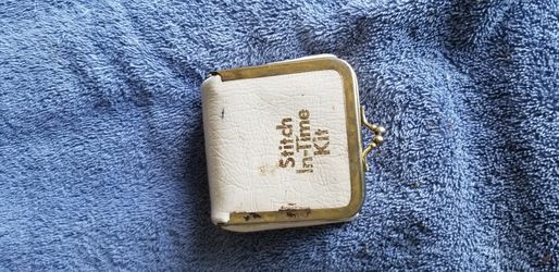 Vintage sew on the go kit