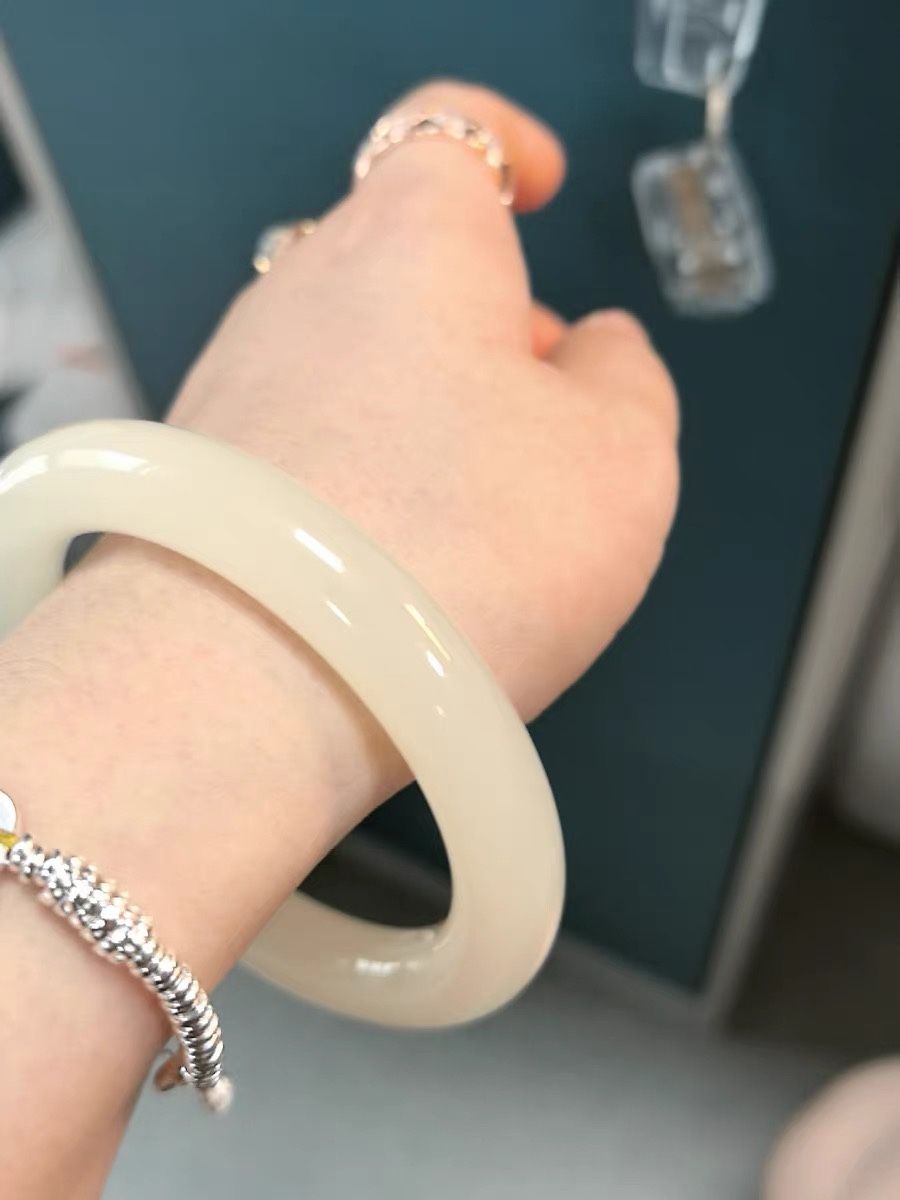 Xinjiang mountain Hetian jade, white jade bracelet, round women's bracelet, mutton-fat white jade bracelet
