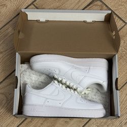 Nike Air Force 1 Low White Brand New Size 7M