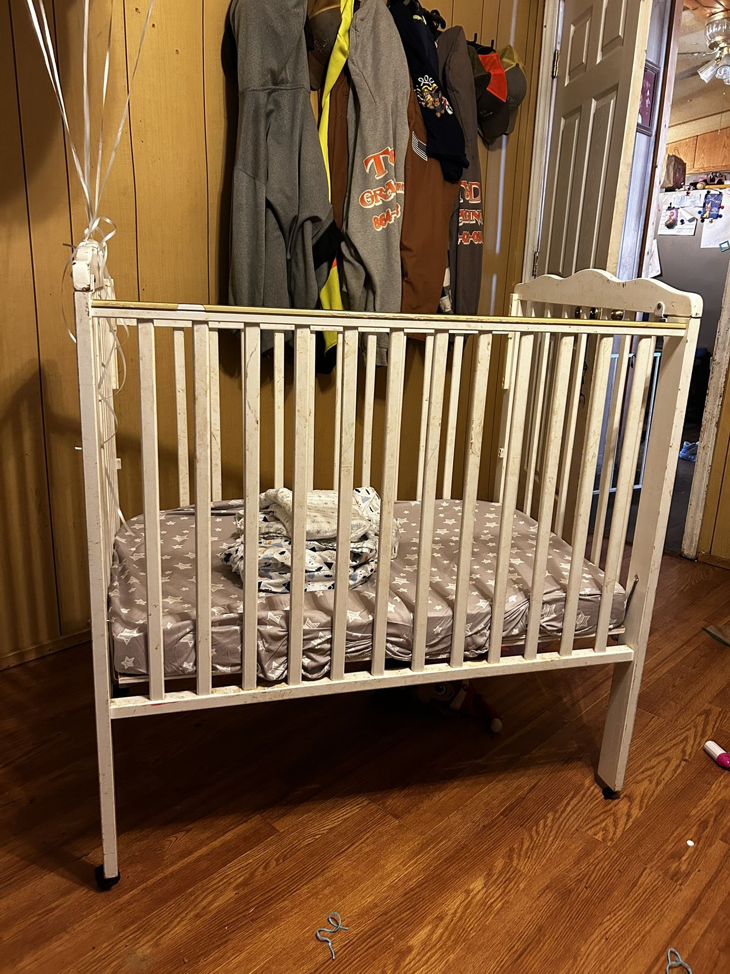 mini crib