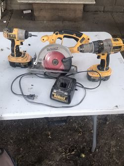 Dewalt kit 1-18v 1/4 impact, two batteries with charger and 18v drill with circular saw