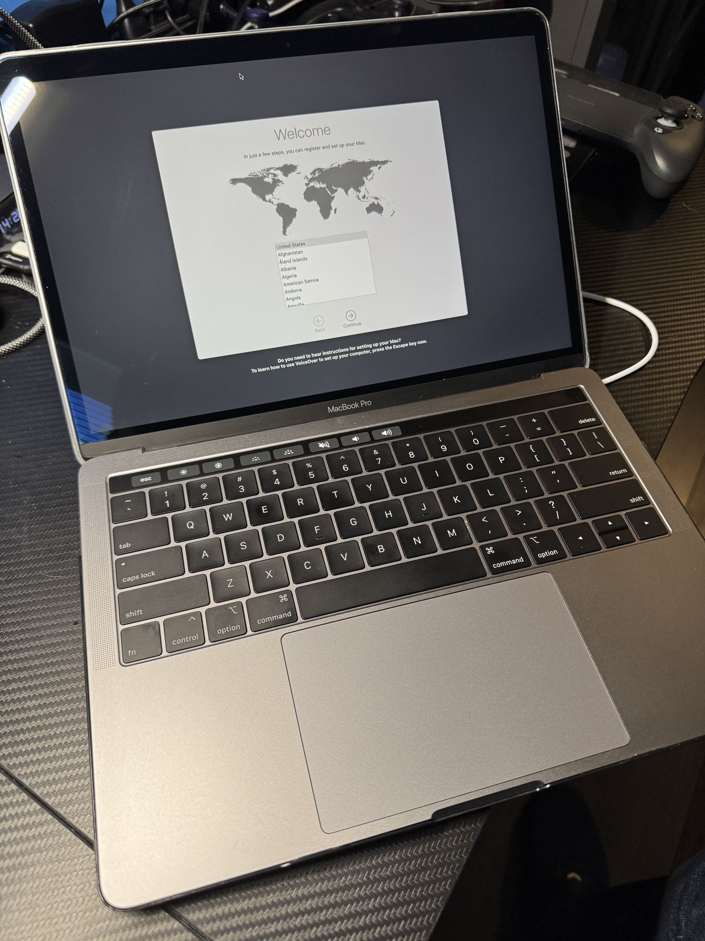 2019 MacBook Pro 13” Touchbar Edition 256gb