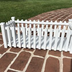 Beautiful wooden white picket fence planter NEW