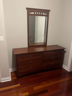 Ethan Allen dresser/mirror