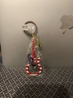 New York Guitar Keychain