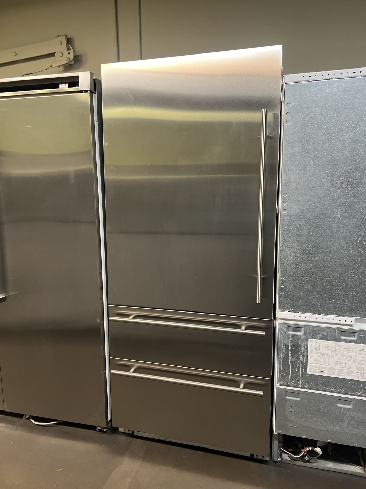 Viking 36”Wide Built In Bottom Freezer Refrigerator 7Series