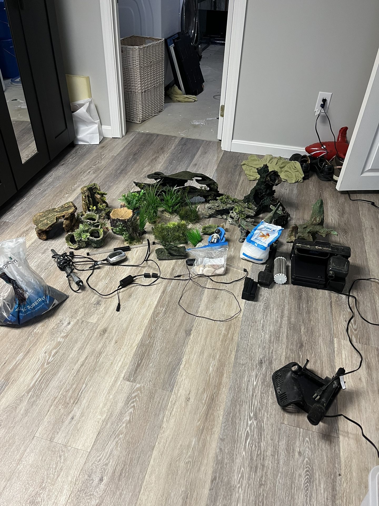 45 Gallon Fish tank + Hides, Plants , Tools, Decorations