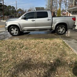 2008 TOYOTA TUNDRA CREWMAX 4X4  283,000 Miles