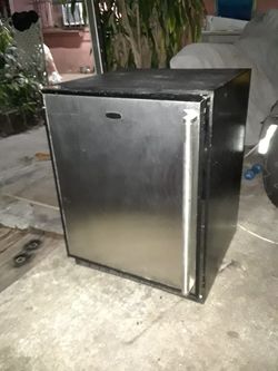 refrigerator with freezer on top is 24 wide 3 feet high