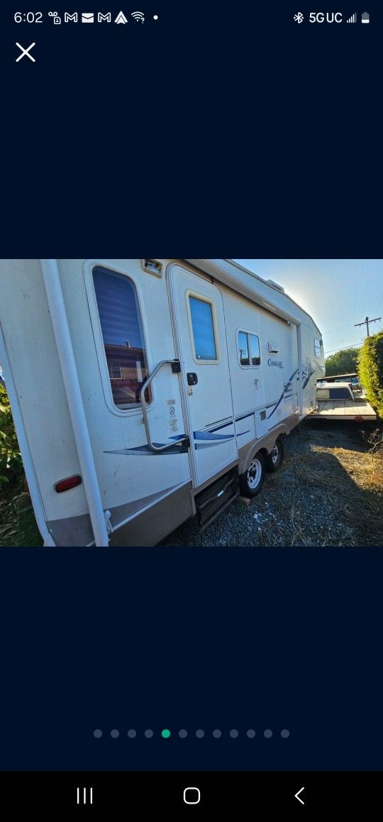 2004 26 Ft Cougar  Fifth Wheel Trailer
