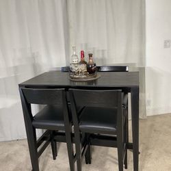 Black Bar Height Table & 4 Chairs PERFECT FOR APARTMENT