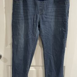 16 Pieces Of Maternity Clothes All For 10.00