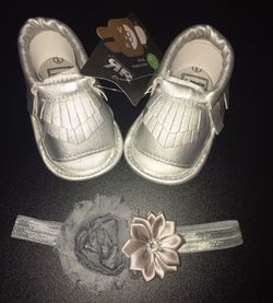 Baby girl moccasins w/headband gift set