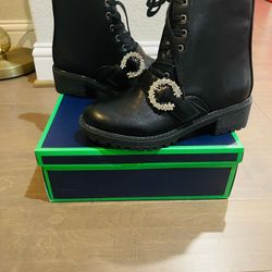 Brand New Women’s Boot Size : 9,7.5 
