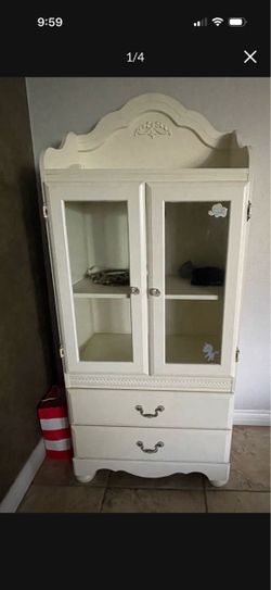 Cabinet/ dresser