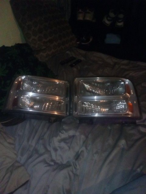 2005 Ford F250 OEM Headlights