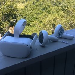 Oculus/Meta Quest 2 Headset + Controllers