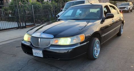 2001 Lincoln Town Car