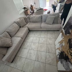 Large L-shaped Sectional Sofa - Excellent Condition