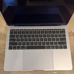 2017 Macbook Pro 13 2.3 i5 8GB 256GB Space Grey