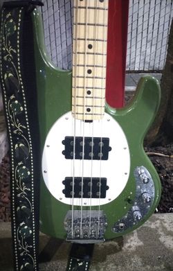 🎸🔥STERLING BY MUSIC MAN SUB SERIES STINGRAY — LIKE NEW!