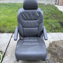 Honda Odyssey Second Row Seat