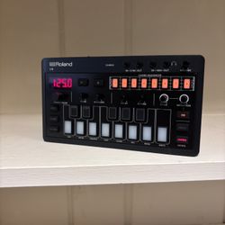 Roland J-6 Compact Synthesizer