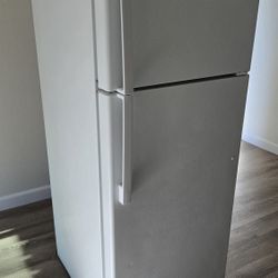 GE REFRIGERATOR