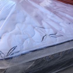 CAL KING MATTRESS AND BOX SPRING‼️🛏📣