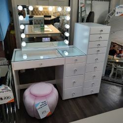 Brand New 
Vanity 5 Drawers 
Diamond Knobs 
Tempered Glass
Hollywood Mirror W/ Bluetooth
White 
$675+ Tax
Add Chest 9 Drawers $279 + Tax
Add Ottoman 