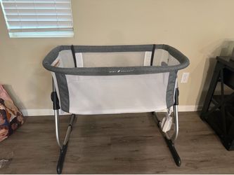 Baby Delight Beside Me Bassinet - Barely used