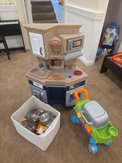 Kitchen, pots and pans
