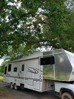 Photo 2001 Coachmen Deluxe Fifthwheel