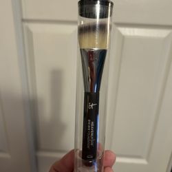 IT Cosmetics Bye Bye Foundation Heavenly Luxe Foundation Brush No. 22