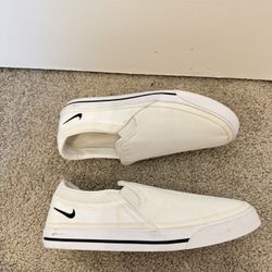NikeCourt Legacy Men SlipOn Size 8.5