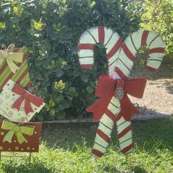 Christmas Lawn Decorations